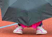 Mädchen mit Regenschirm