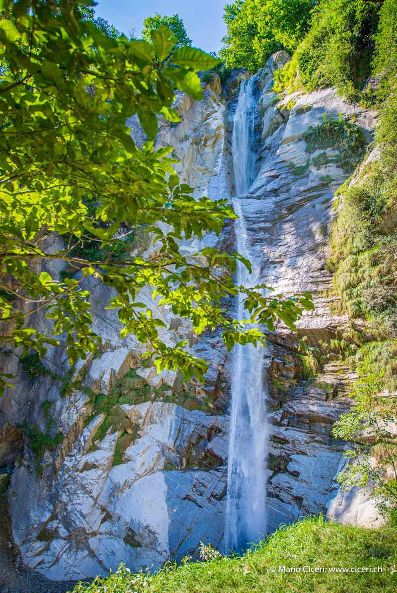 Caroggia Wasserfall zwischen Castasegna und Soglio im Bergell